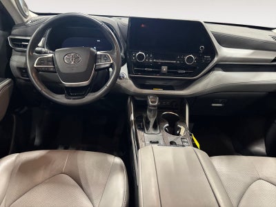 2023 Toyota Highlander Hybrid Platinum