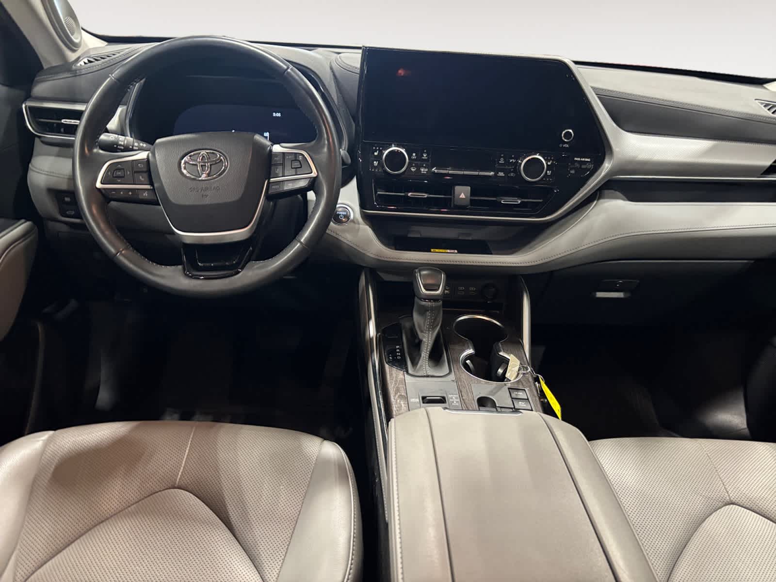 2023 Toyota Highlander Hybrid Platinum