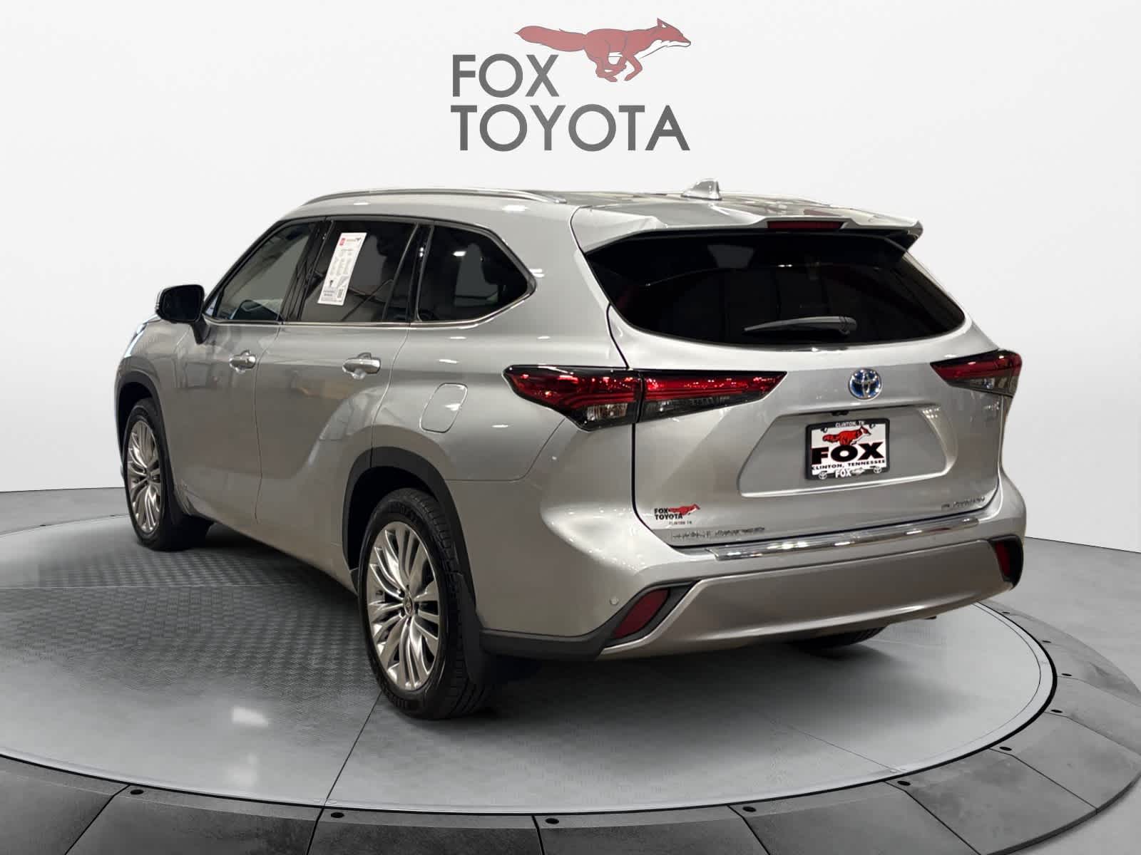 2023 Toyota Highlander Hybrid Platinum