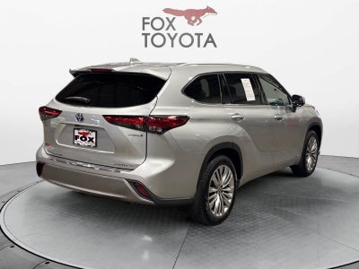 2023 Toyota Highlander Hybrid Platinum