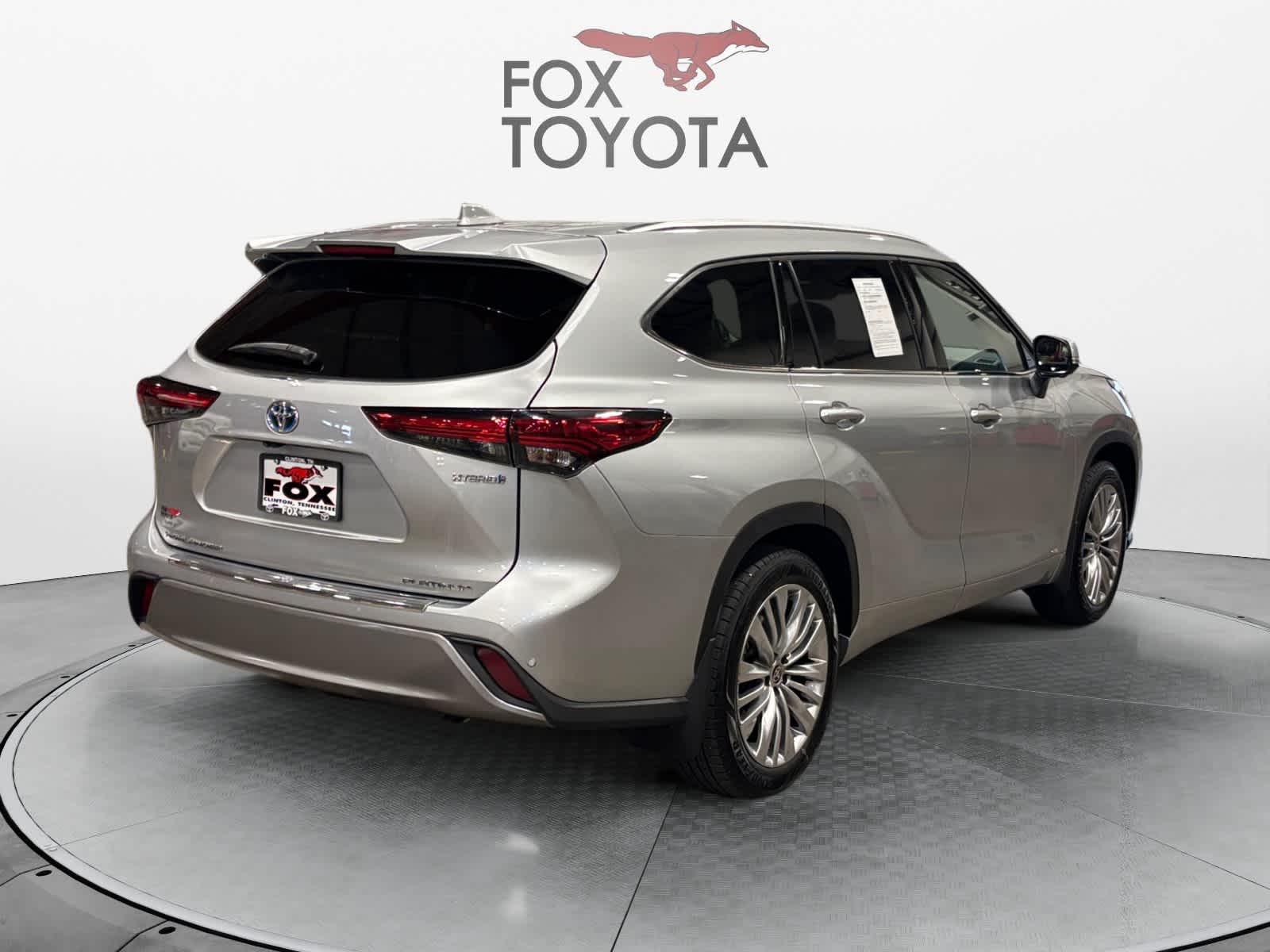 2023 Toyota Highlander Hybrid Platinum