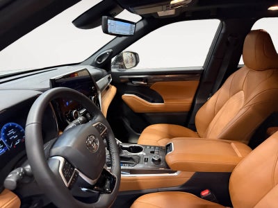 2025 Toyota Highlander Platinum