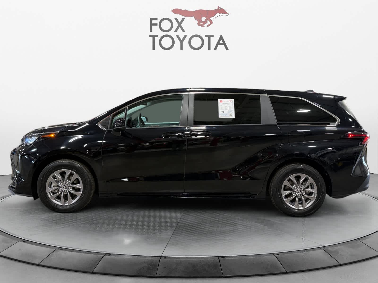 2025 Toyota Sienna LE