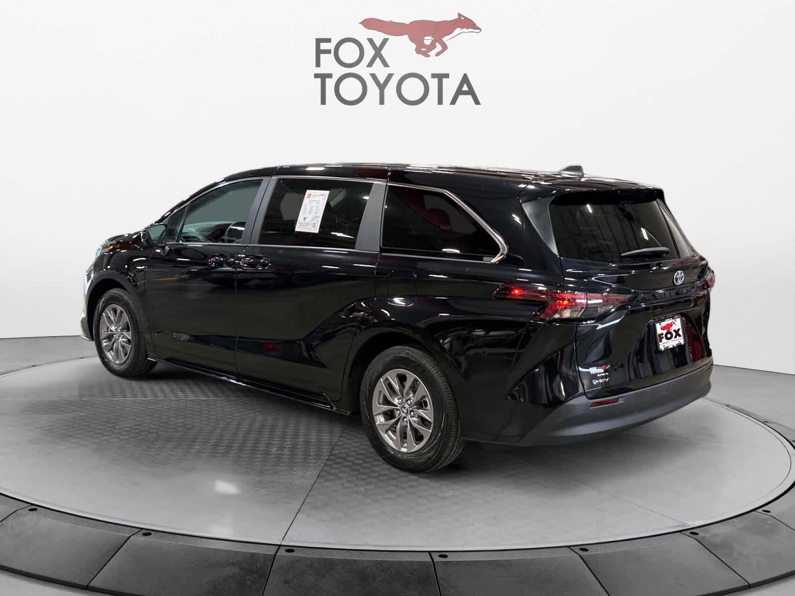 2025 Toyota Sienna LE