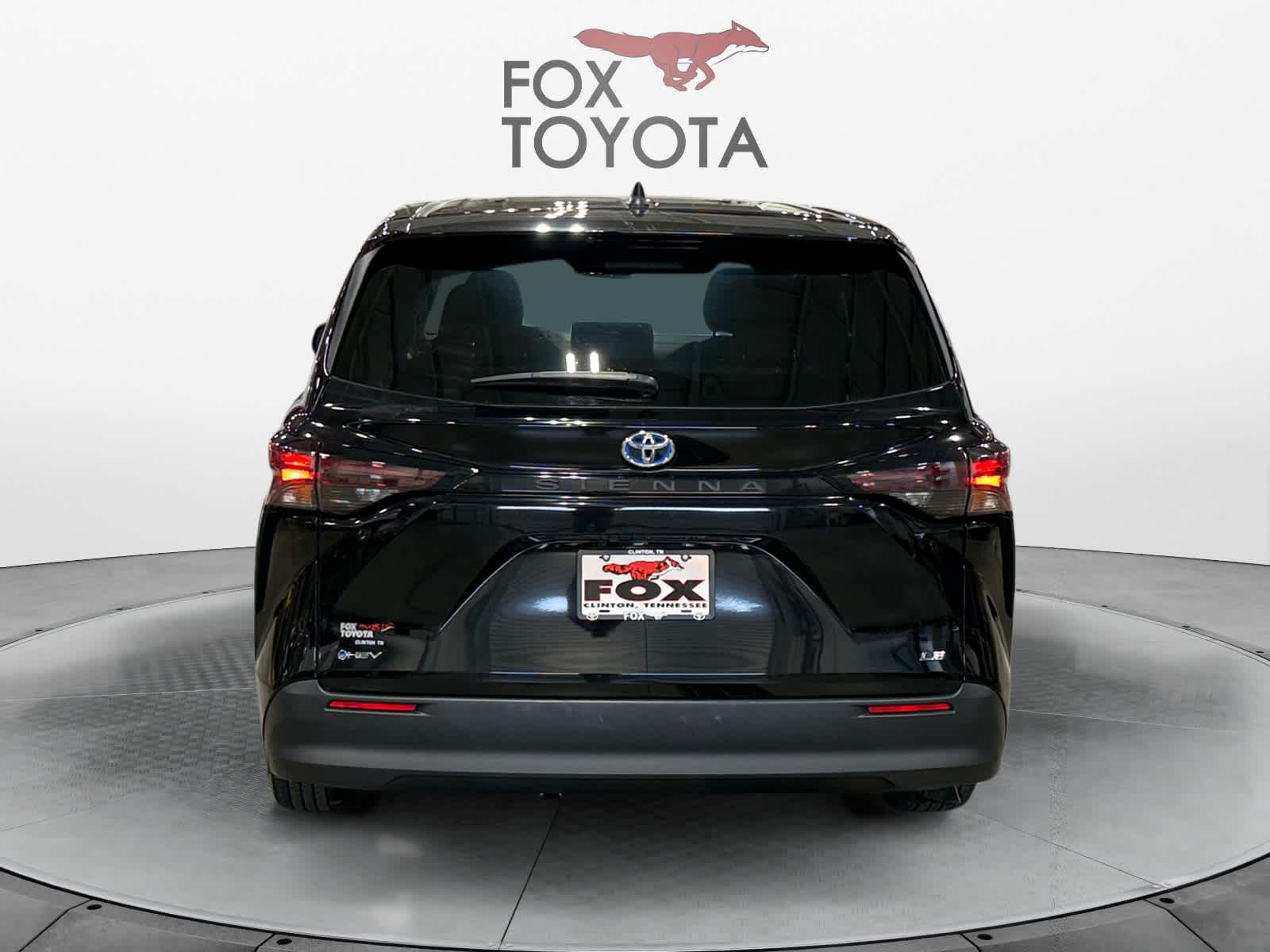 2025 Toyota Sienna LE