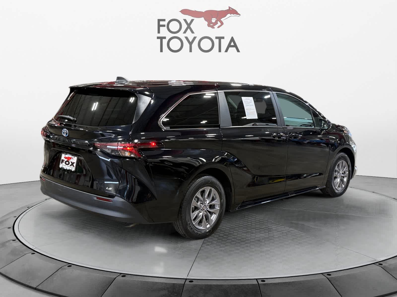 2025 Toyota Sienna LE
