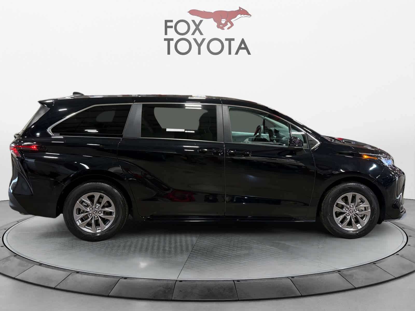 2025 Toyota Sienna LE