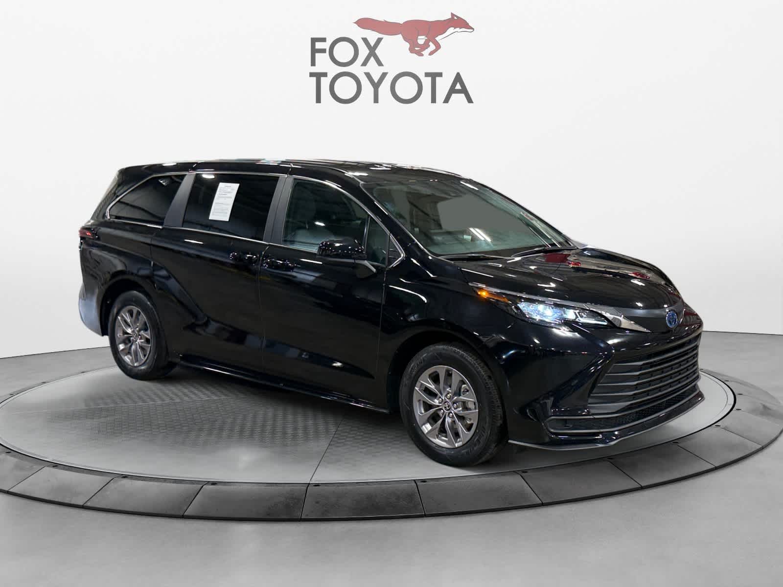 2025 Toyota Sienna LE
