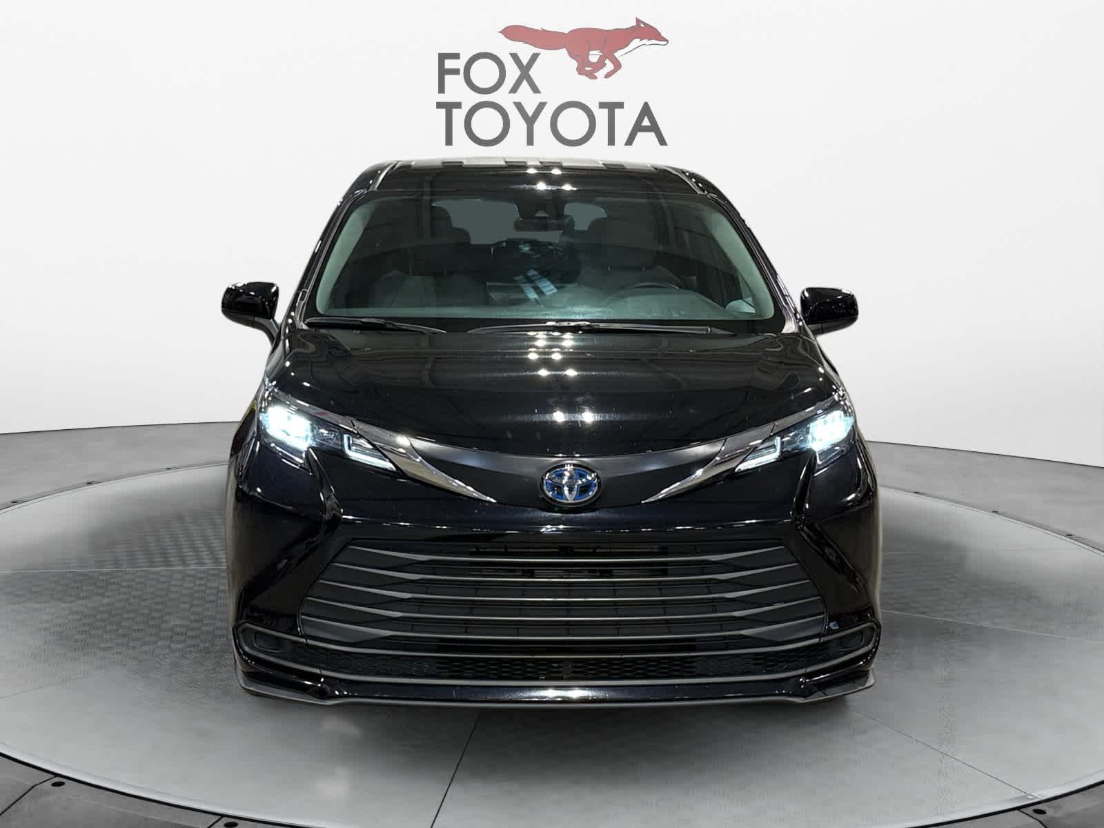 2025 Toyota Sienna LE