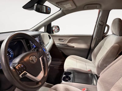 2020 Toyota Sienna LE