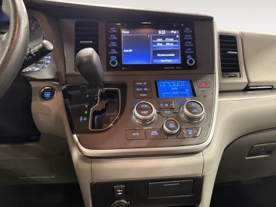 2020 Toyota Sienna LE