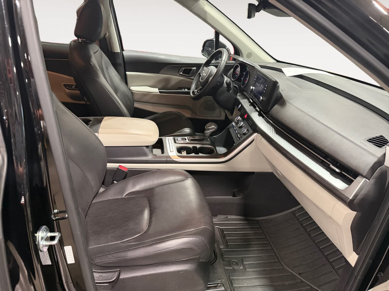 2023 Kia Carnival LX