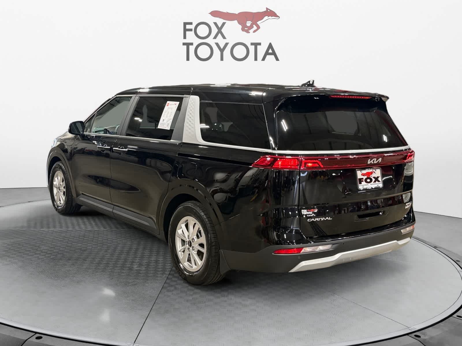 2023 Kia Carnival LX