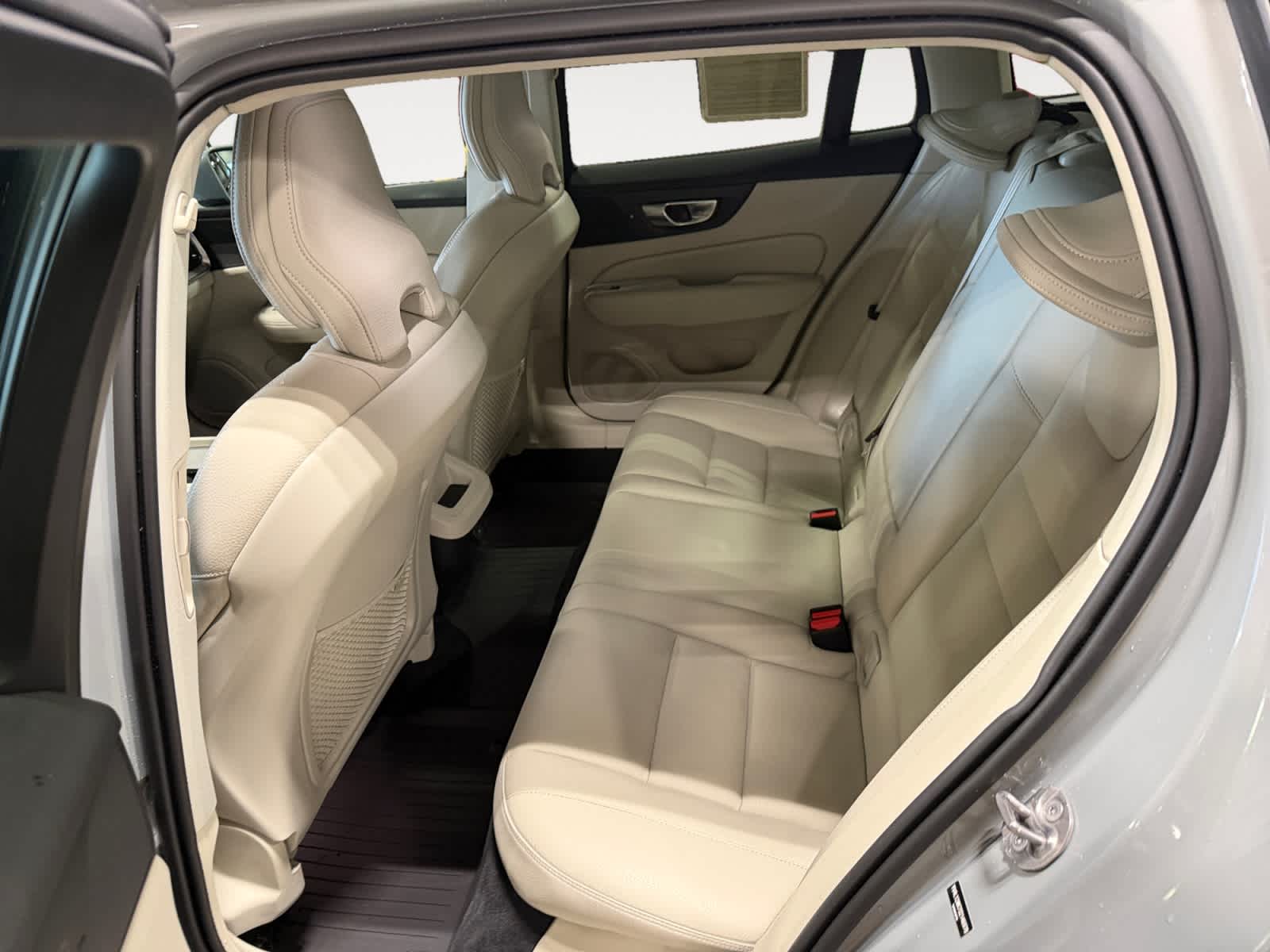 2025 Volvo V60 Cross Country Plus