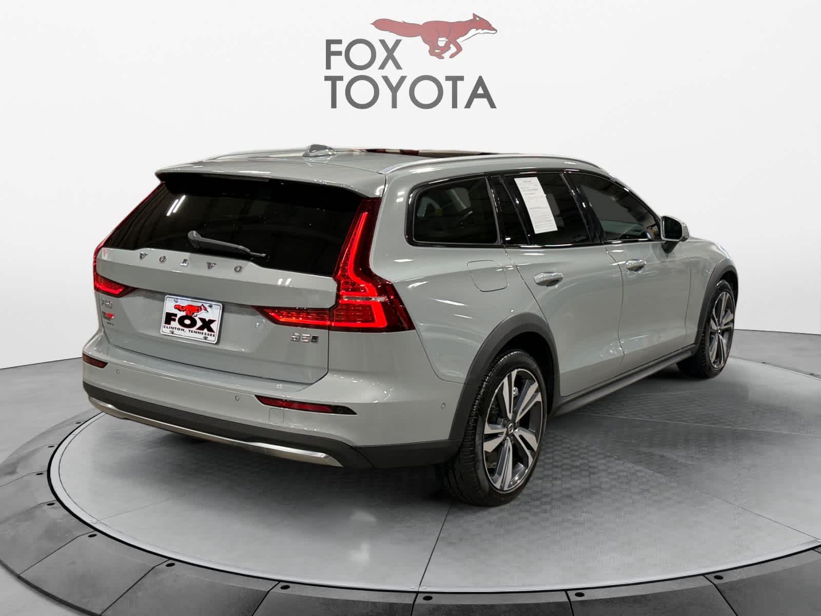 2025 Volvo V60 Cross Country Plus