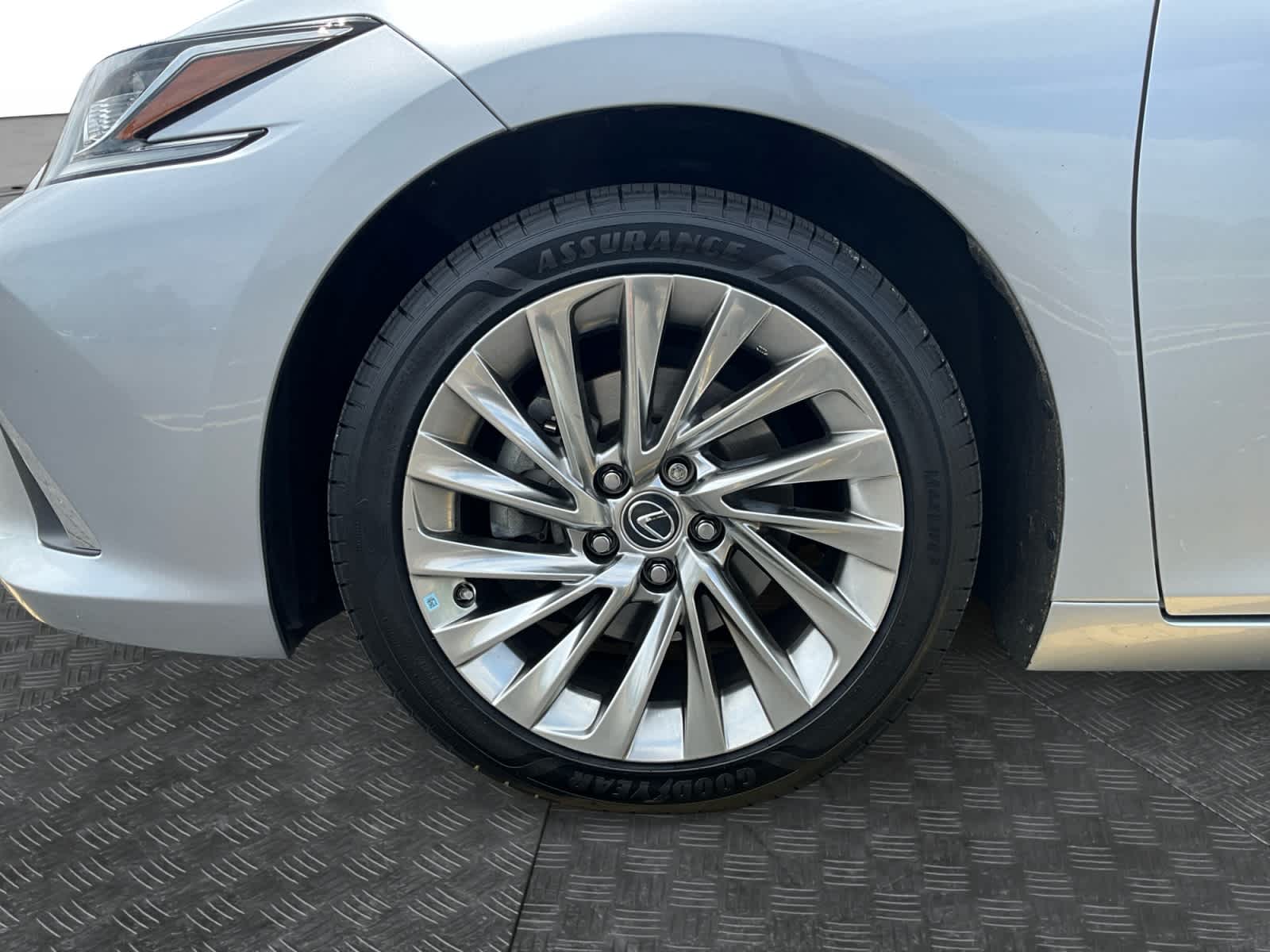 2023 Lexus ES 300h Luxury