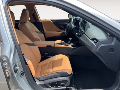 2023 Lexus ES 300h Luxury