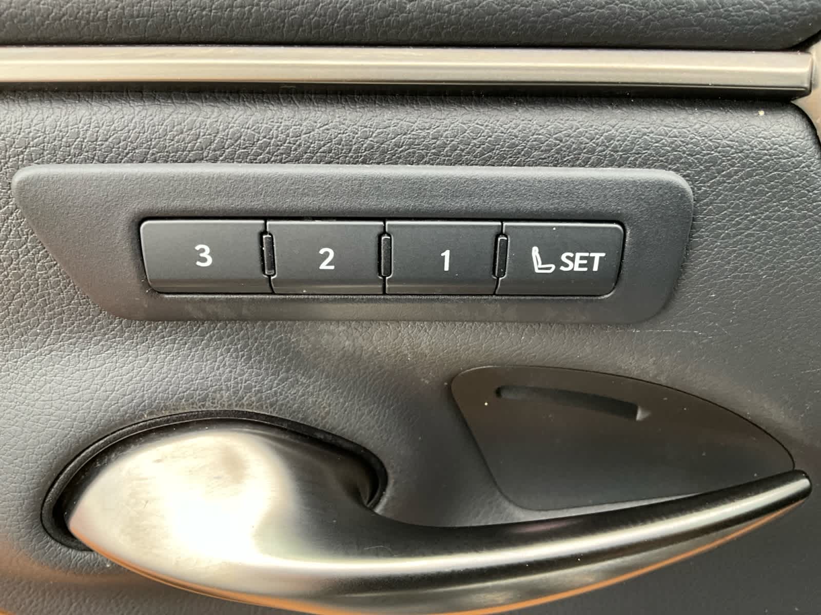 2022 Lexus ES 300h Luxury