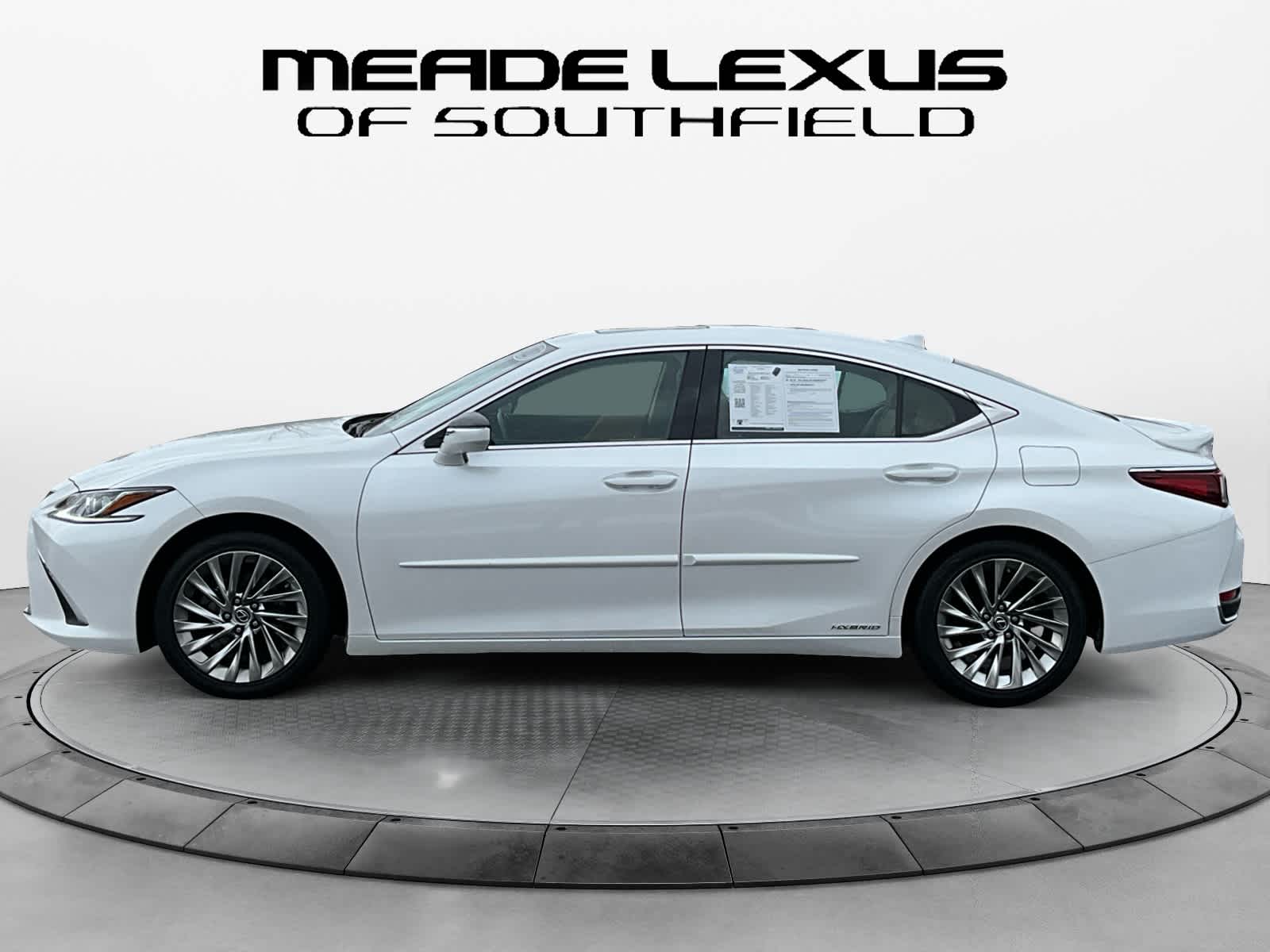 2022 Lexus ES 300h Luxury