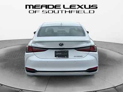 2022 Lexus ES 300h Luxury