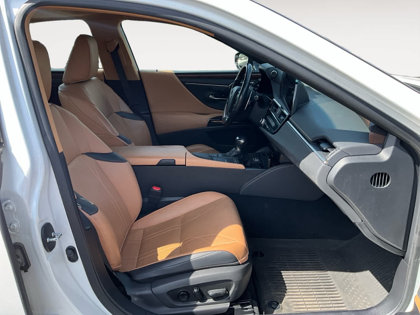 2022 Lexus ES 300h Luxury