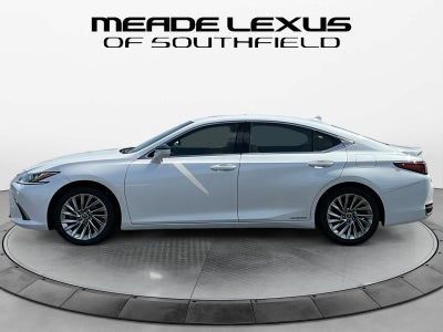 2022 Lexus ES 300h Luxury