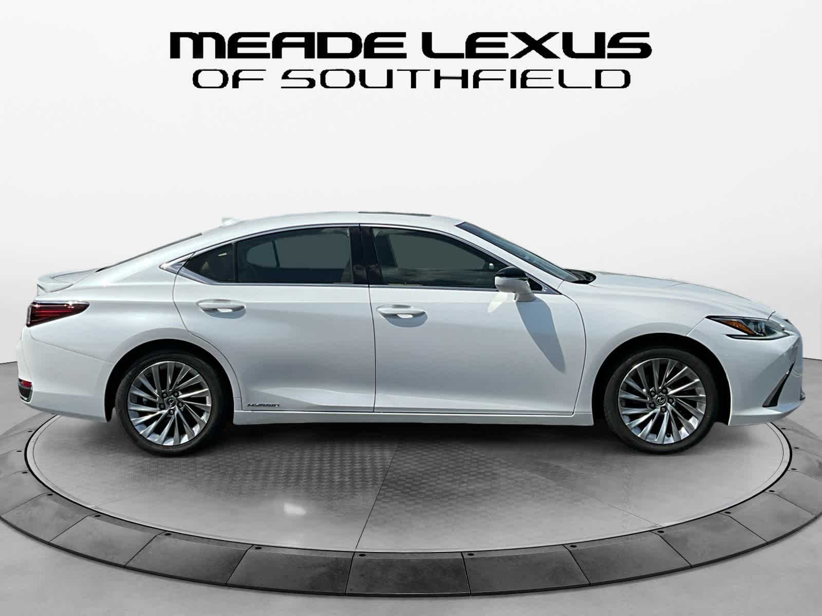 2022 Lexus ES 300h Luxury