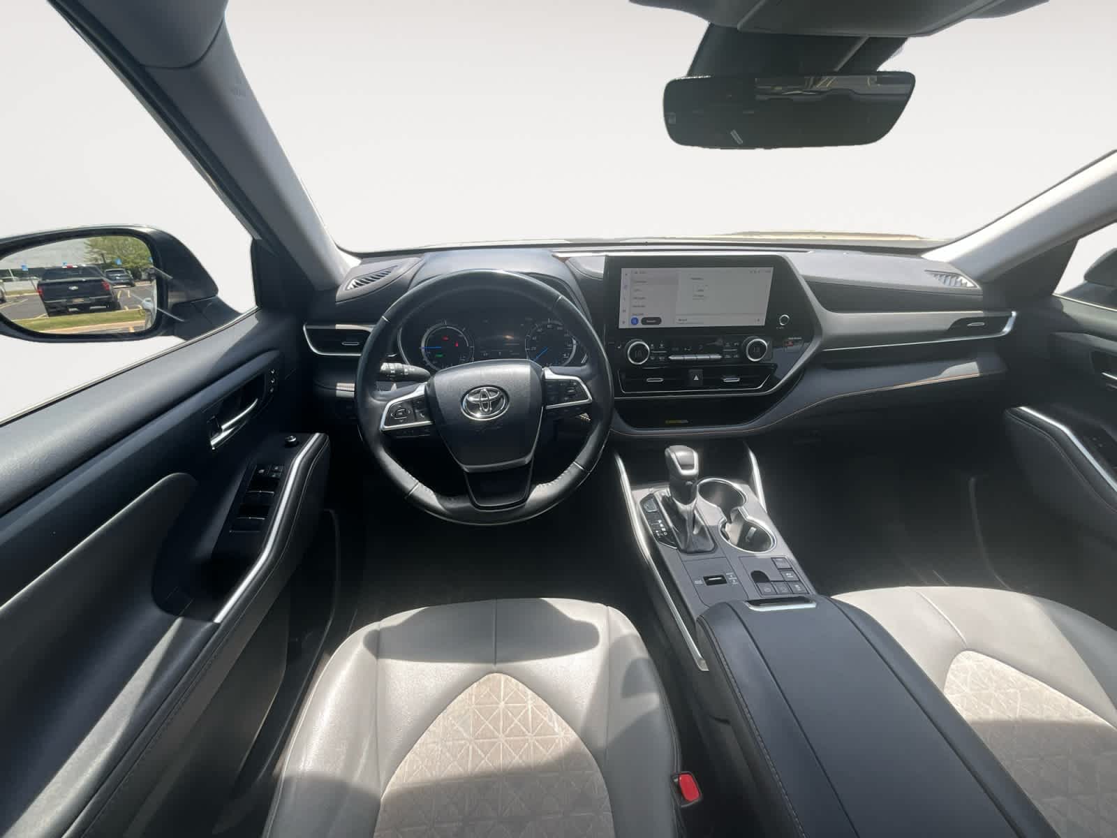 2023 Toyota Highlander Hybrid Bronze Edition