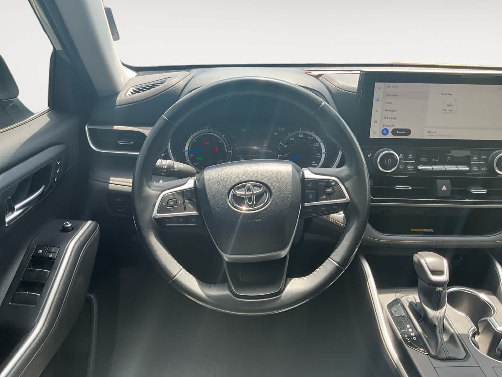 2023 Toyota Highlander Hybrid Bronze Edition