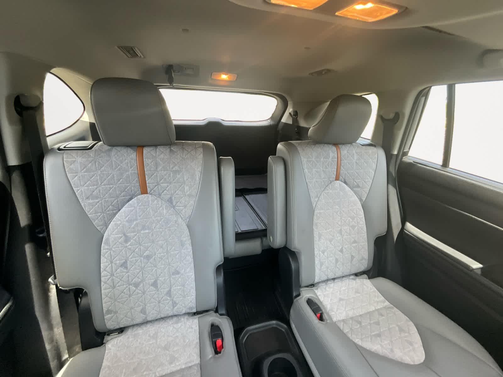 2023 Toyota Highlander Hybrid Bronze Edition