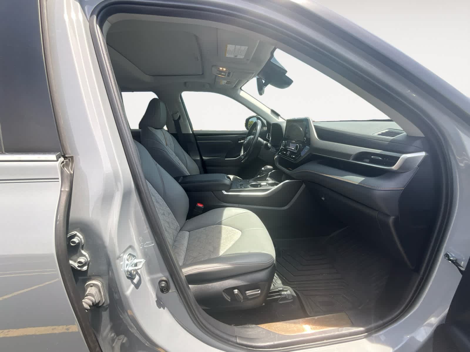 2023 Toyota Highlander Hybrid Bronze Edition