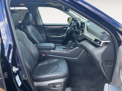 2022 Toyota Highlander Hybrid Platinum