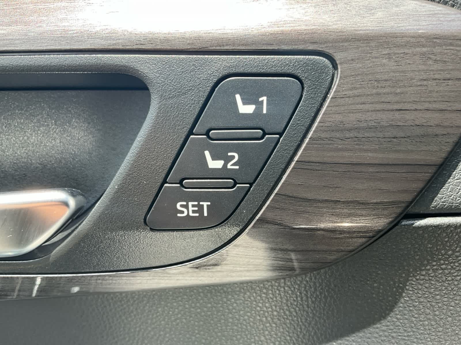2022 Toyota Highlander Hybrid Platinum