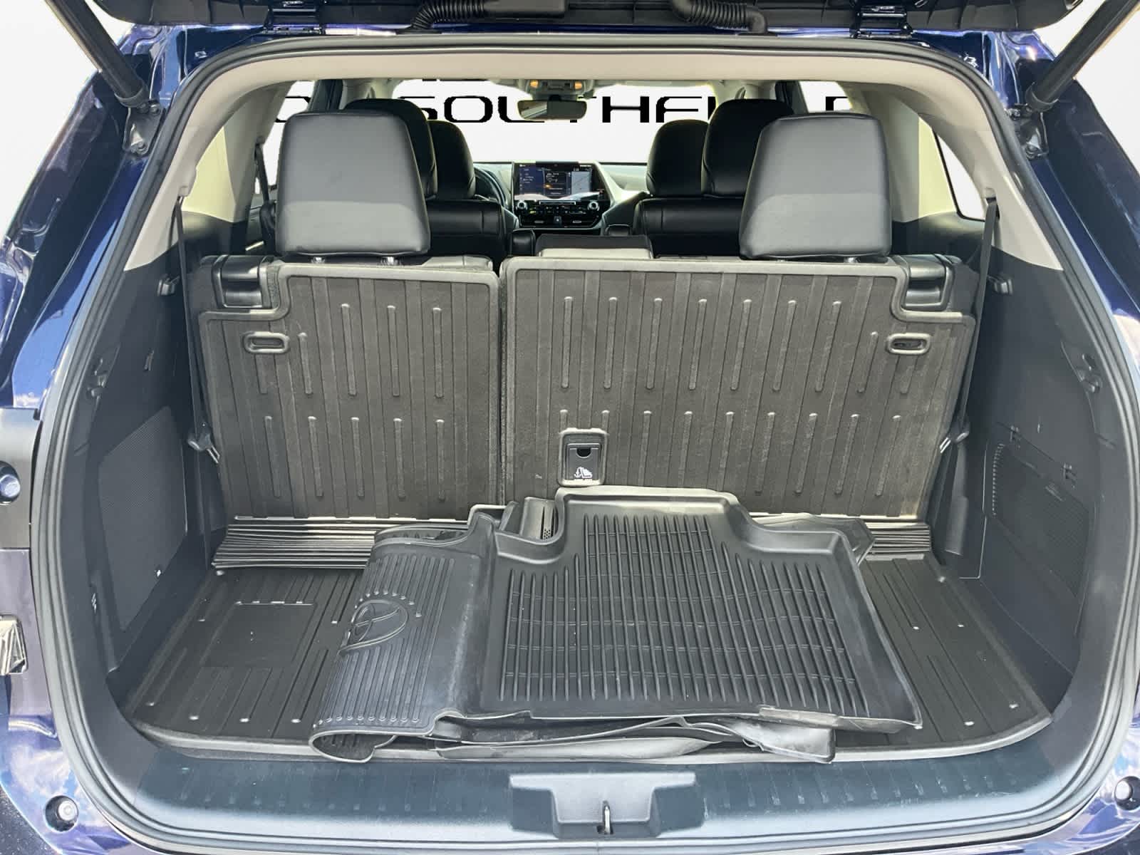 2022 Toyota Highlander Hybrid Platinum