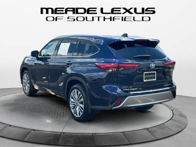 2022 Toyota Highlander Hybrid Platinum
