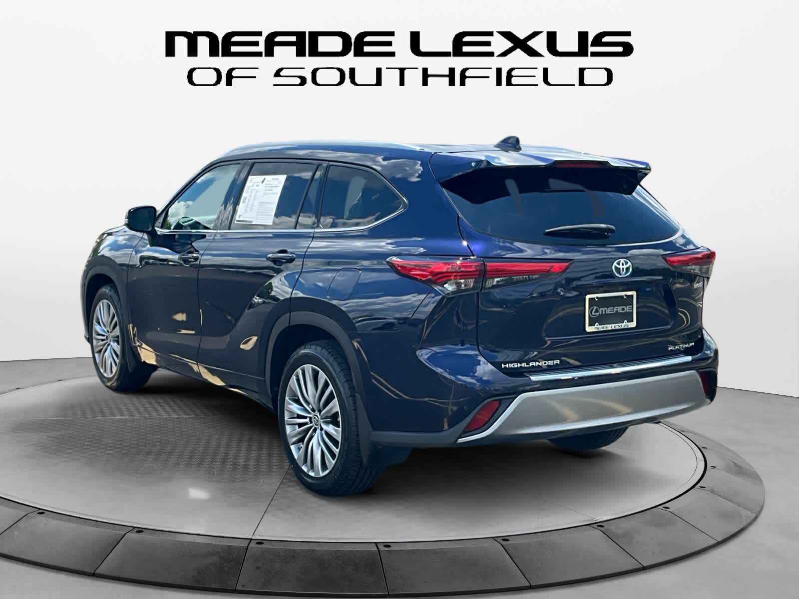 2022 Toyota Highlander Hybrid Platinum