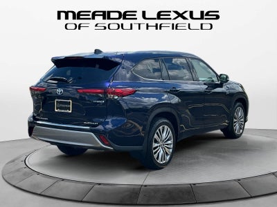 2022 Toyota Highlander Hybrid Platinum