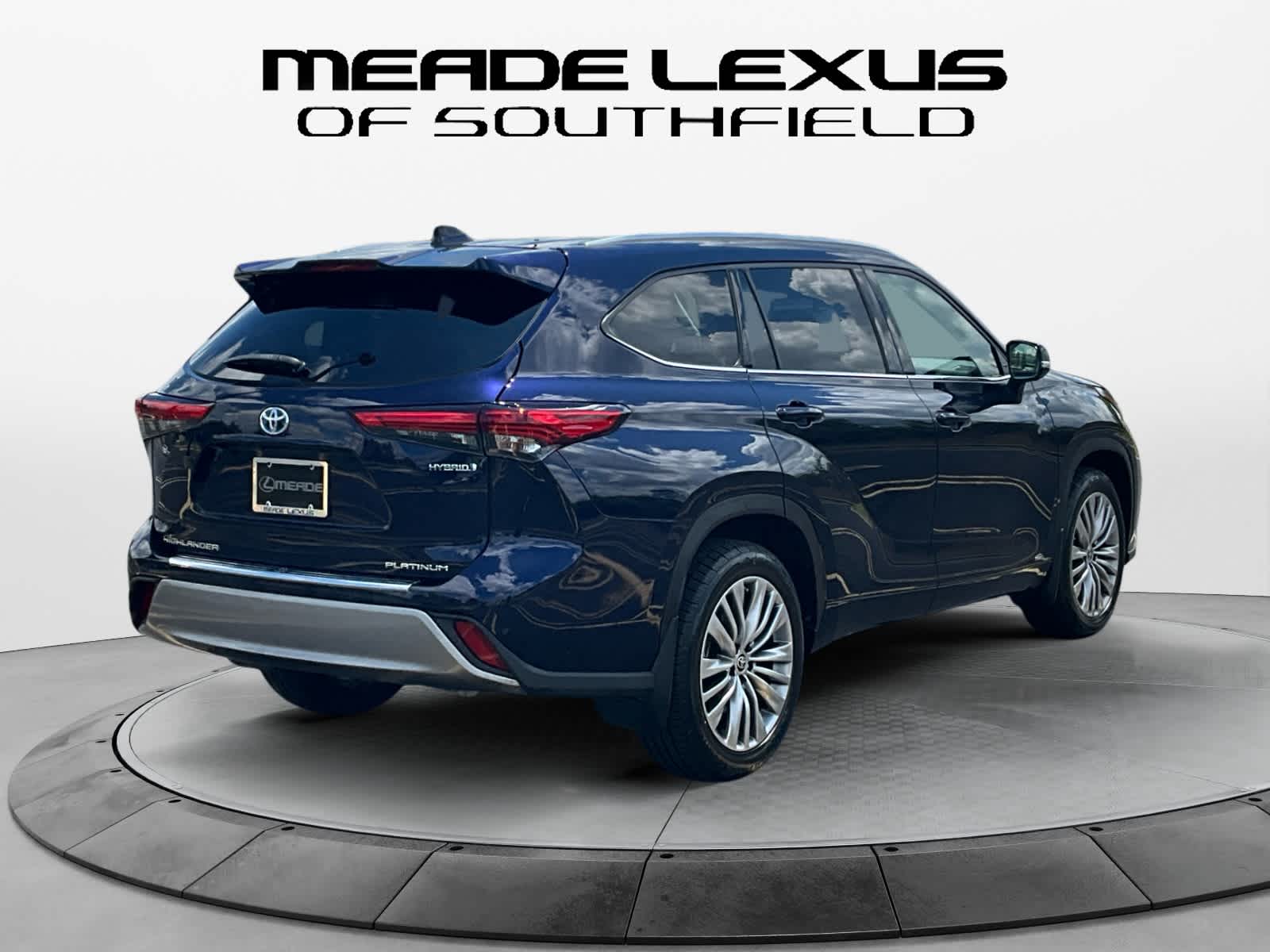 2022 Toyota Highlander Hybrid Platinum