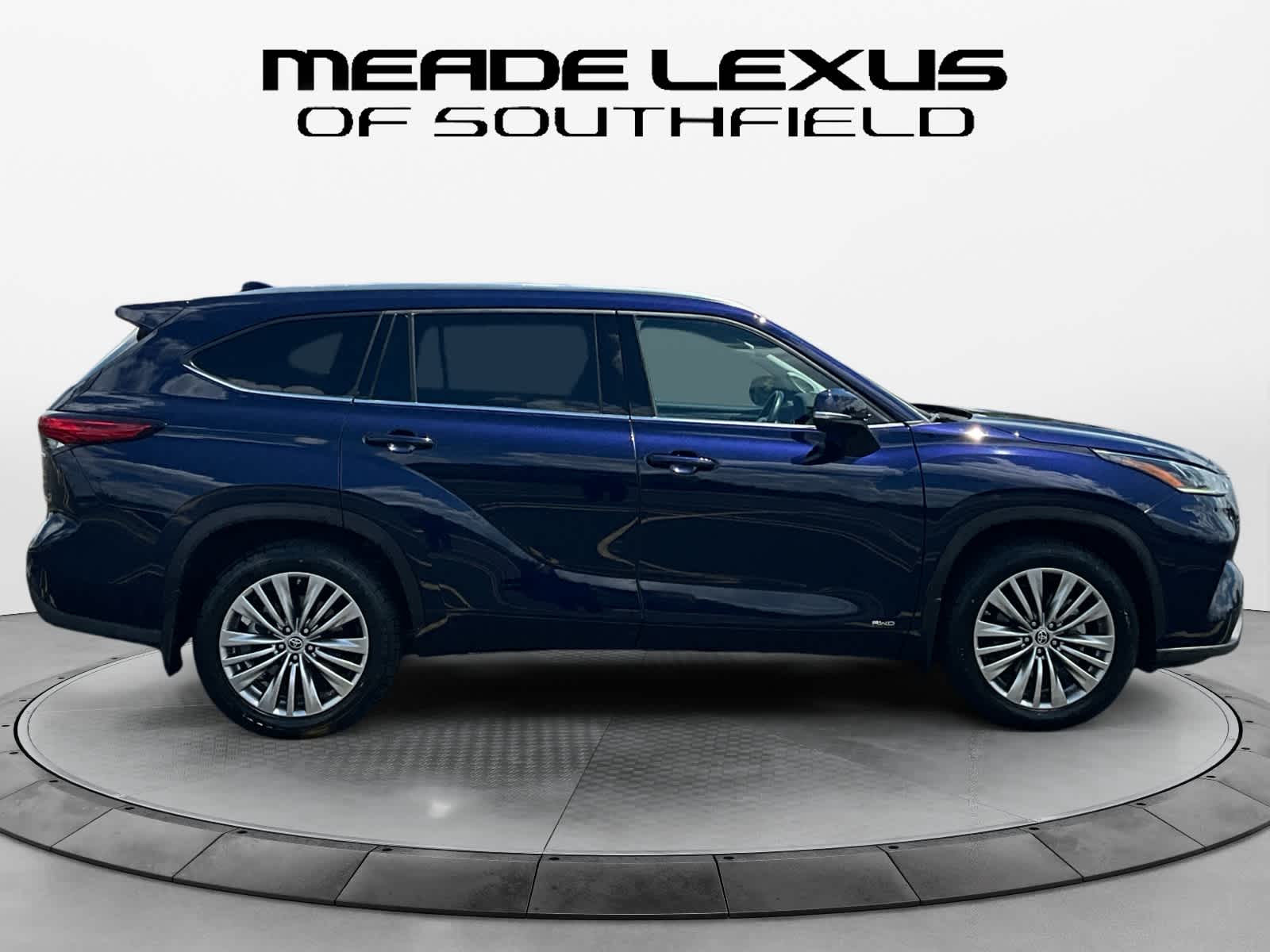 2022 Toyota Highlander Hybrid Platinum