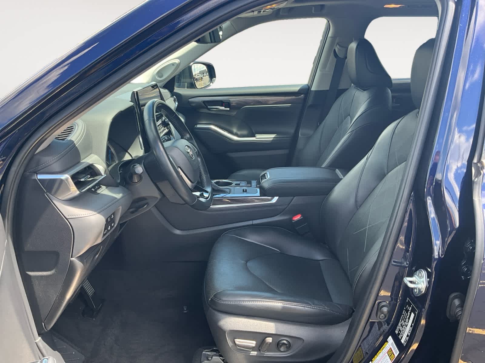 2022 Toyota Highlander Hybrid Platinum