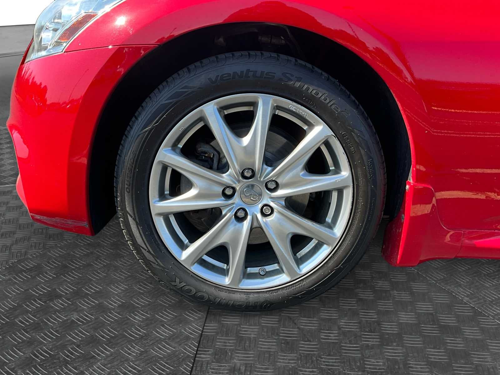 2011 INFINITI G37 Sedan x