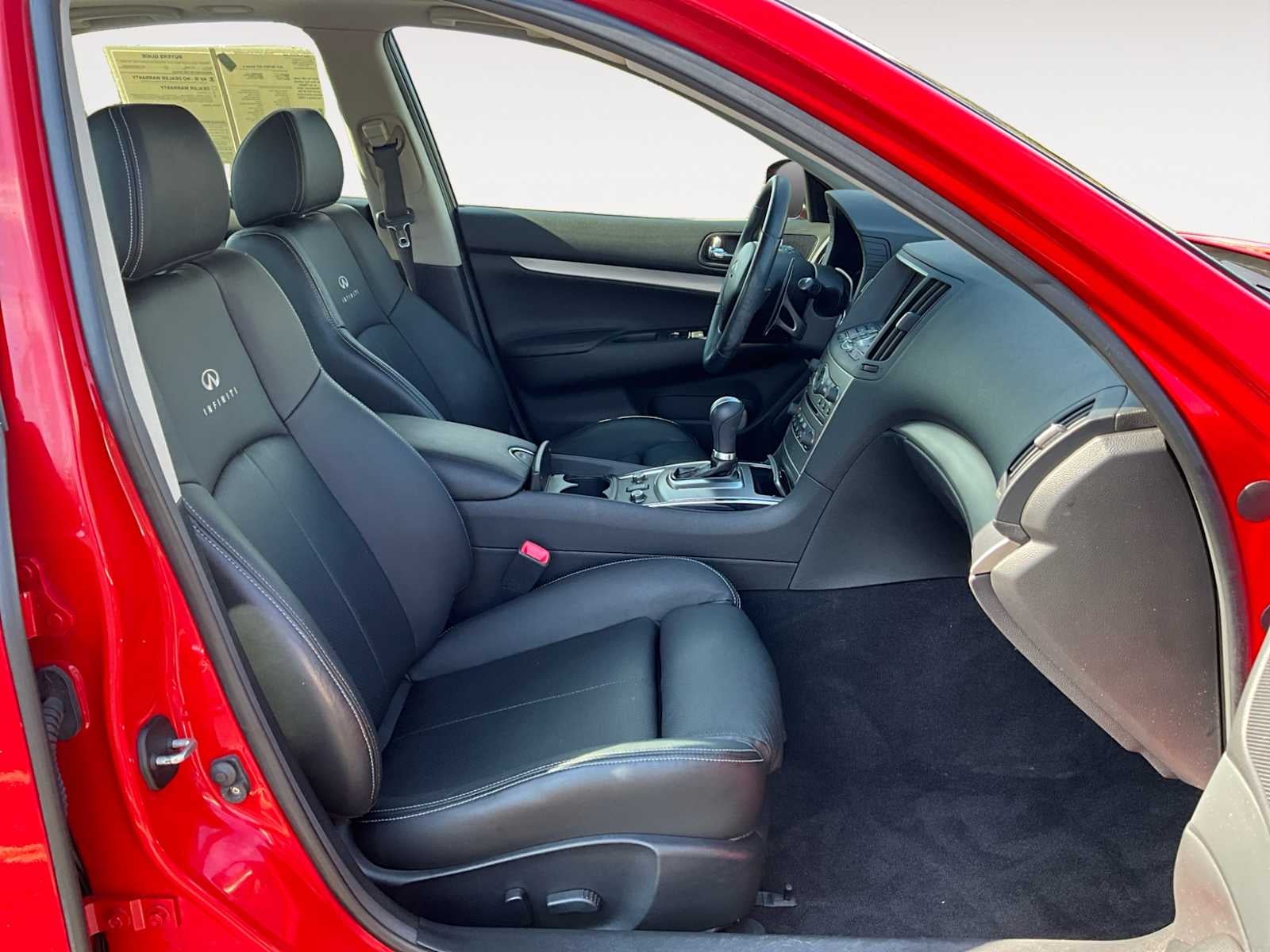 2011 INFINITI G37 Sedan x