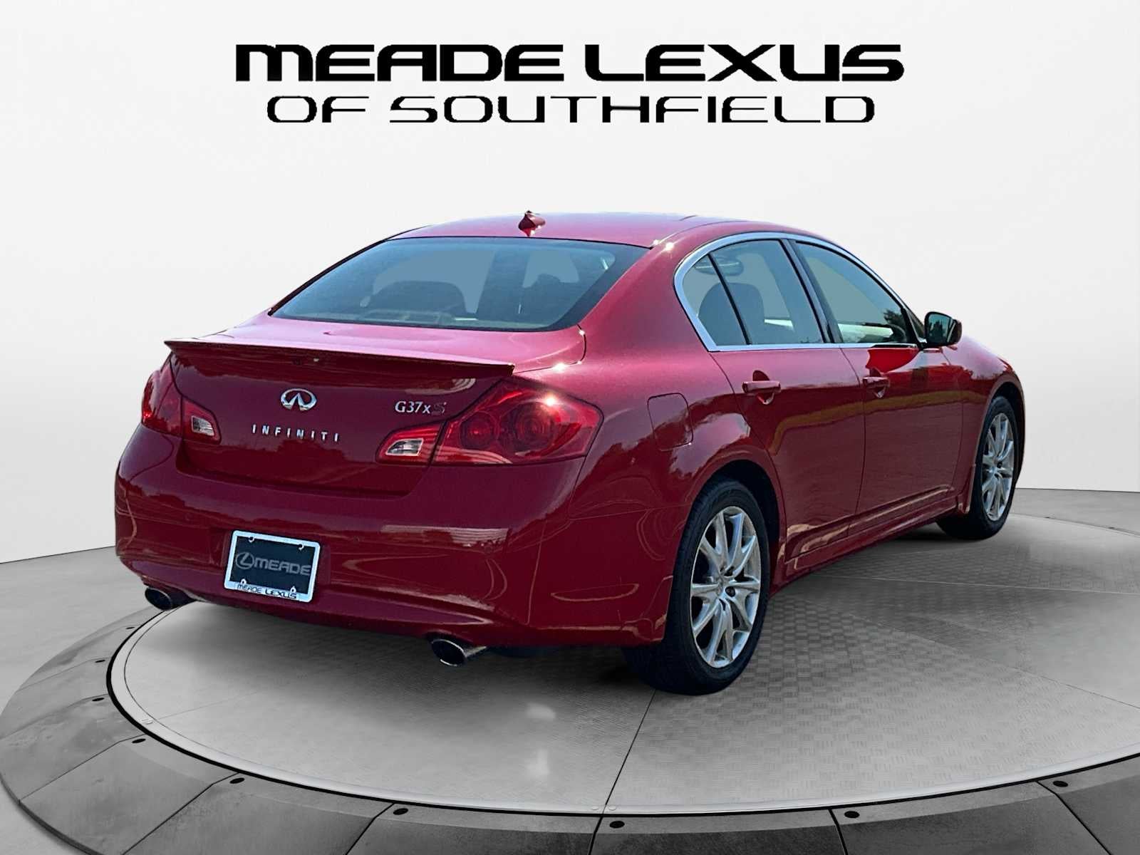 2011 INFINITI G37 Sedan x