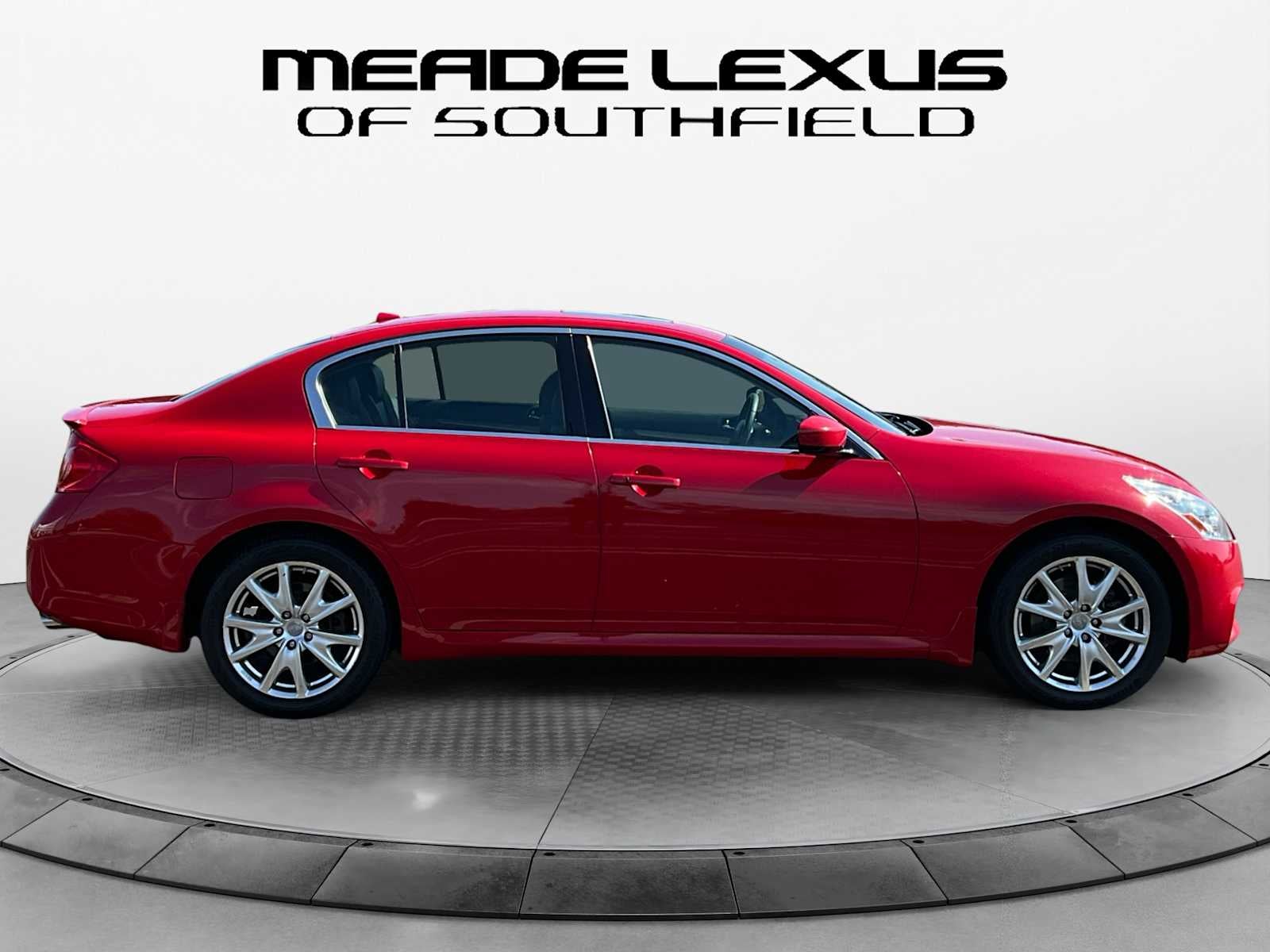 2011 INFINITI G37 Sedan x