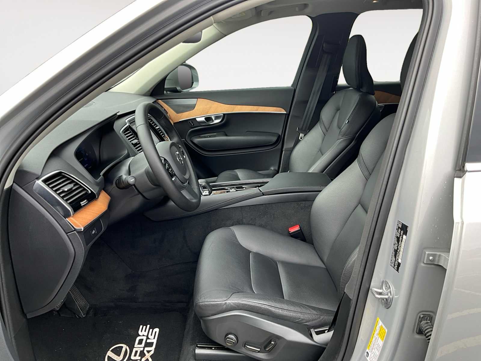 2024 Volvo XC90 Plus Bright Theme
