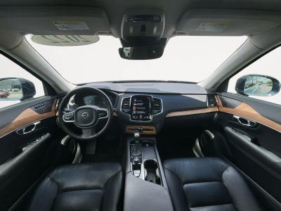 2022 Volvo XC90 Momentum