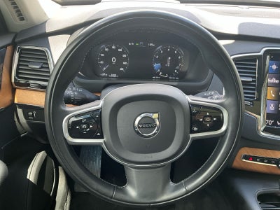2022 Volvo XC90 Momentum