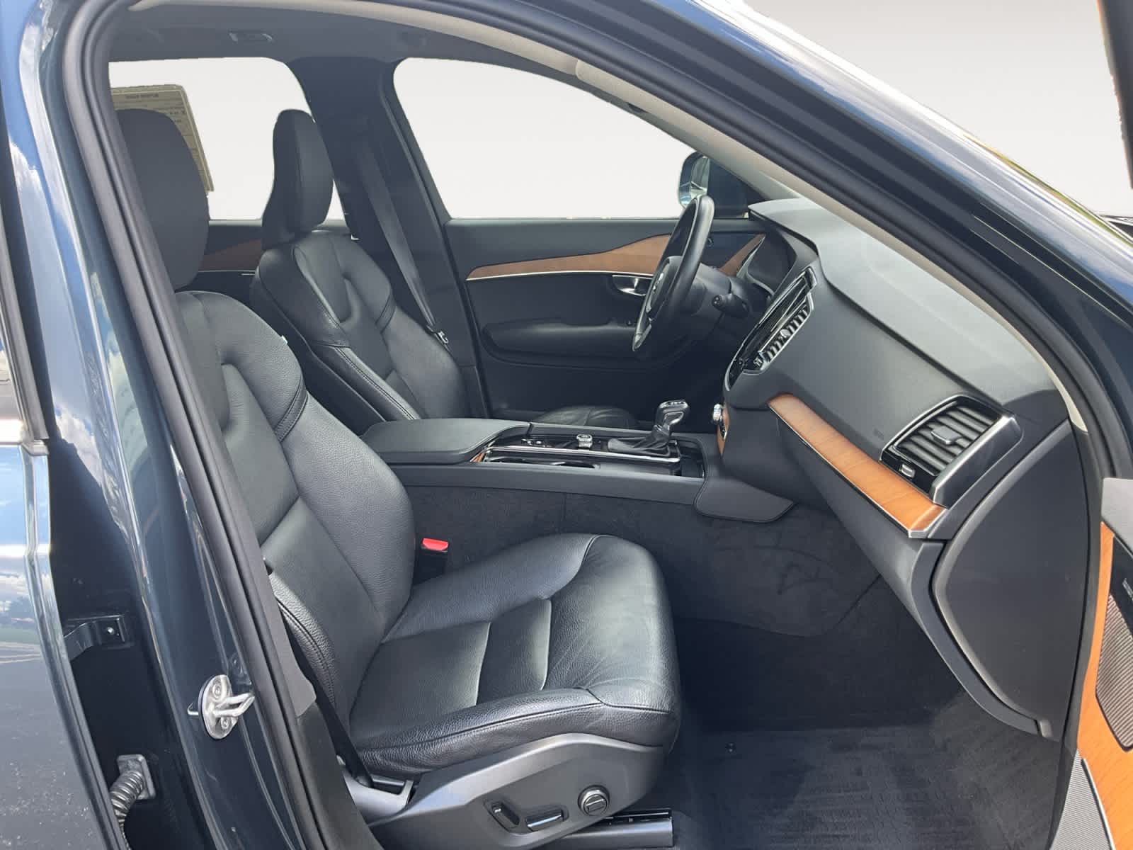 2022 Volvo XC90 Momentum
