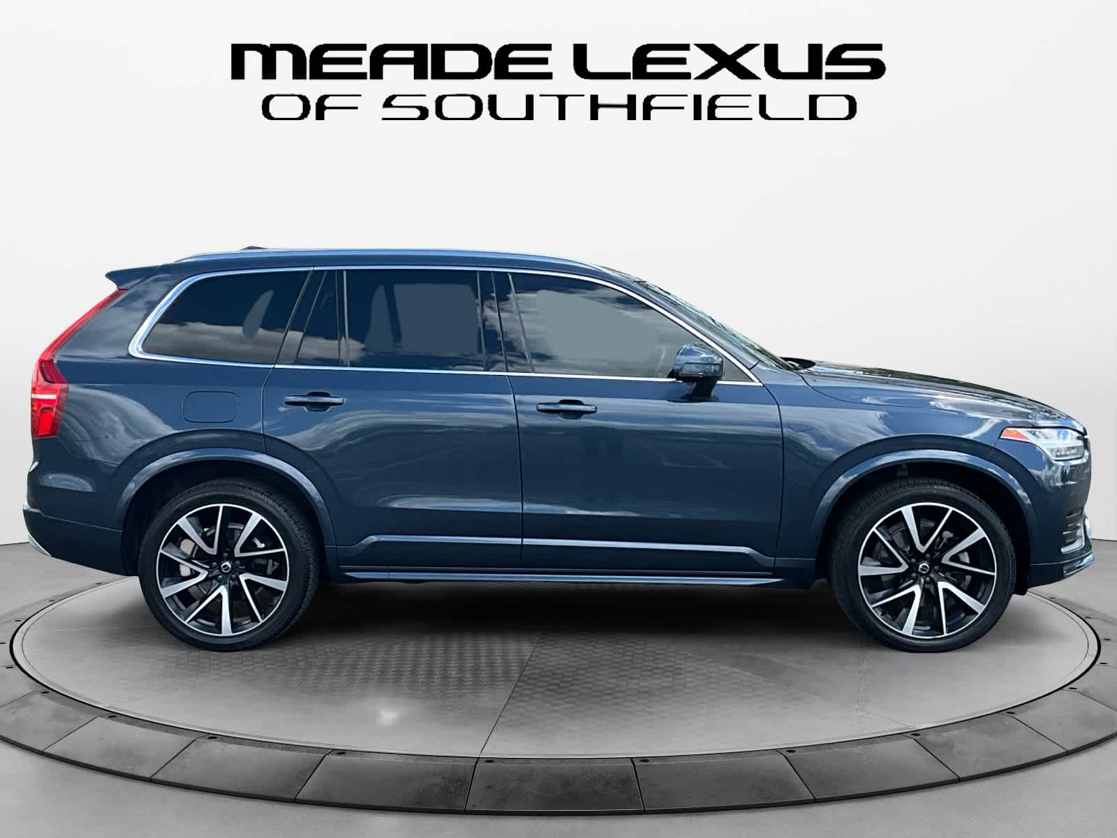 2022 Volvo XC90 Momentum