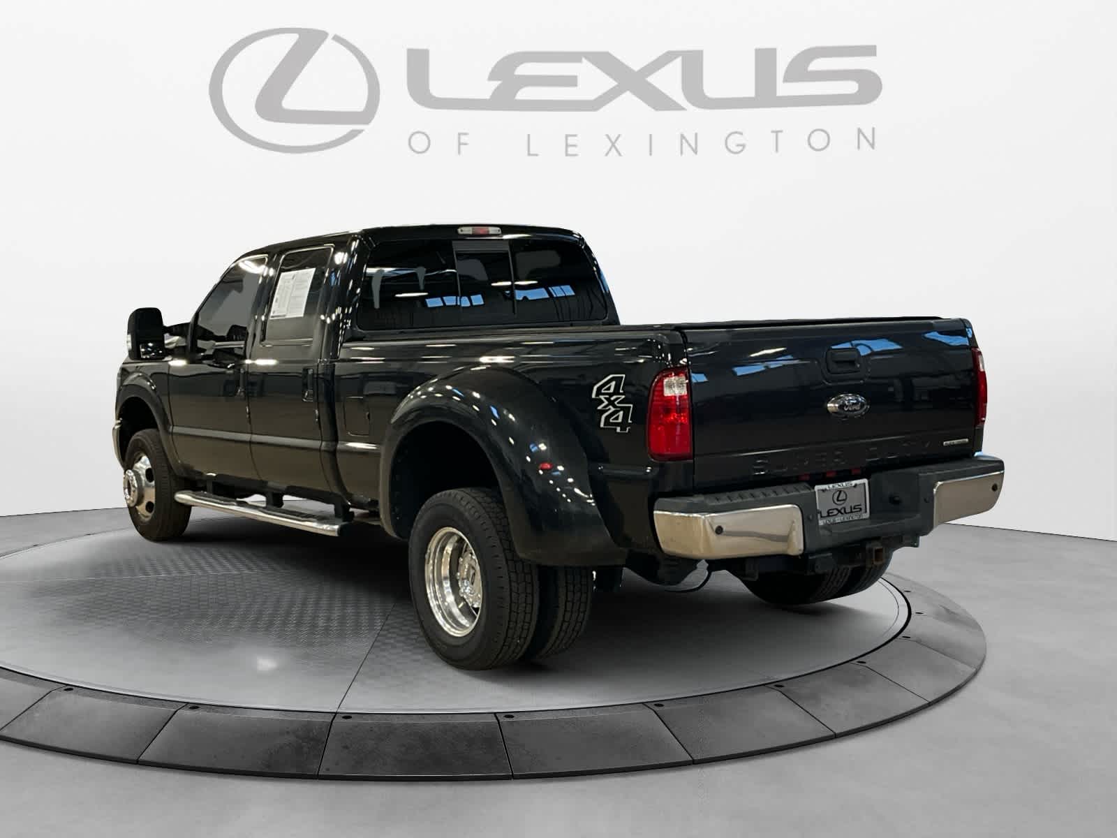 2014 Ford Super Duty F-350 DRW Pickup Lariat